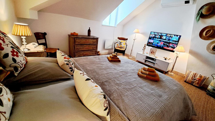 Bedroom 4, COSY CHAMBRE-SUITE climatisee, Cher