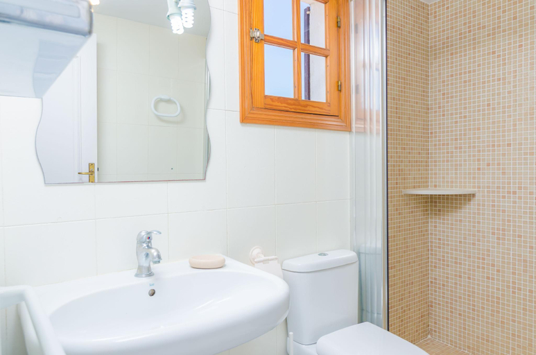 Bathroom 2, Ca Na Martina - Villa With Private Pool. Free Wifi, Baleares