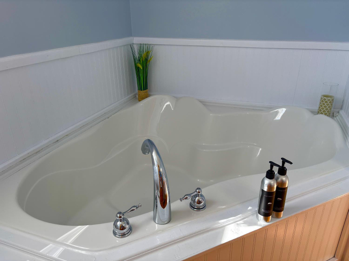 Bathroom, The Bread & Cheese Country Inn, Division No. 1