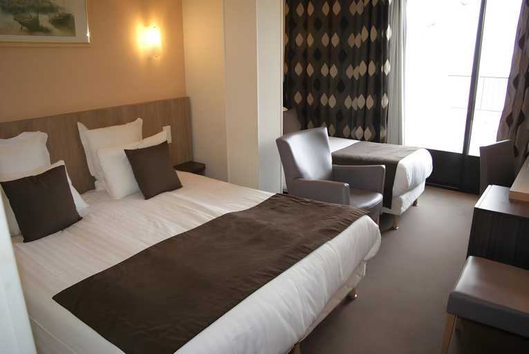 Bedroom 2, La Vieille Auberge, Manche