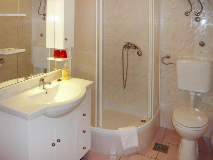 Bathroom, House in Starigrad near Paklenica Park, Starigrad