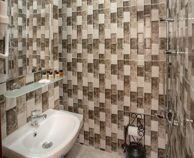 Bathroom 5, April Hotel, Fatih