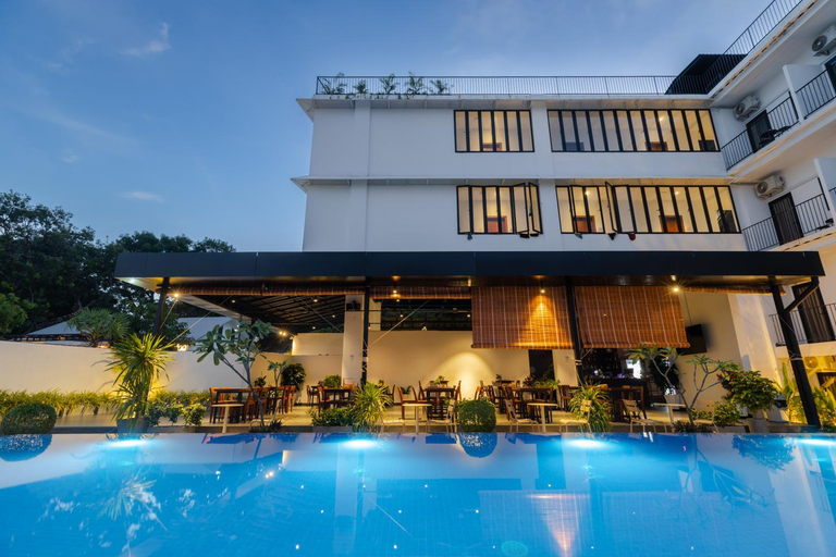 Exterior & Views