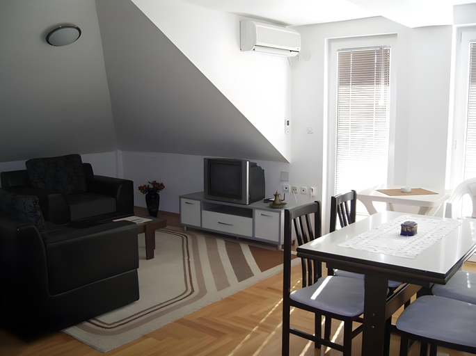 Others 5, Tedi & Kiki Apartment
