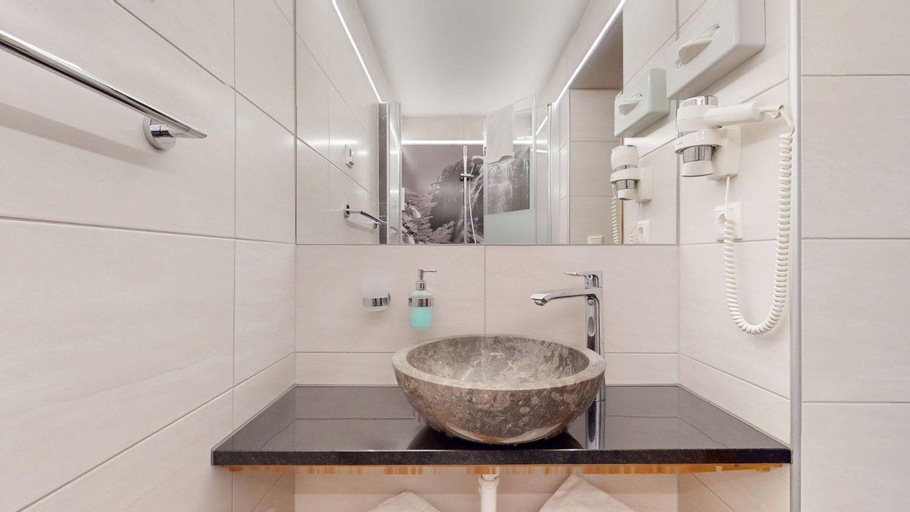 Bathroom 4, Hotel - Restaurant - Sonnblick, Spittal an der Drau