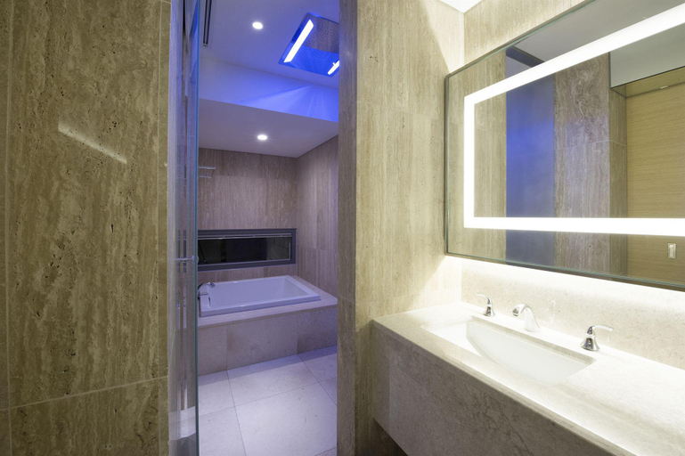 Bathroom 4, Luston Villa & Hotel, Jeju