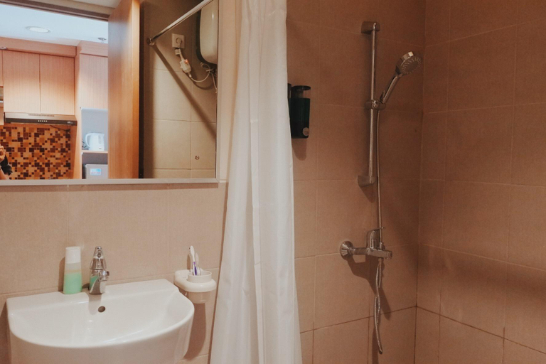 Bathroom, Bogor Icon Apartment, Bogor
