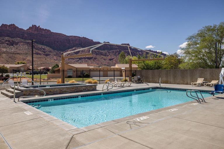 Sport & Beauty 2, Rim Village Unit V4, Grand