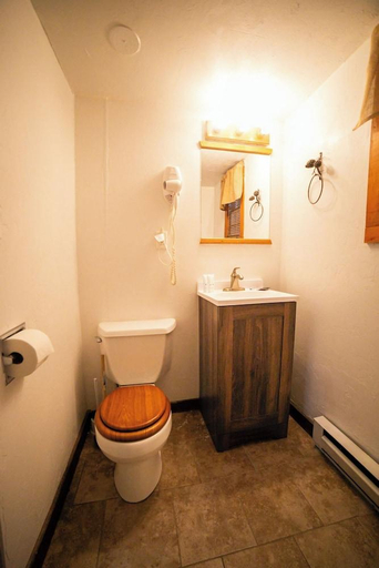 Bathroom 3, The Amoretti Hotel, Fremont