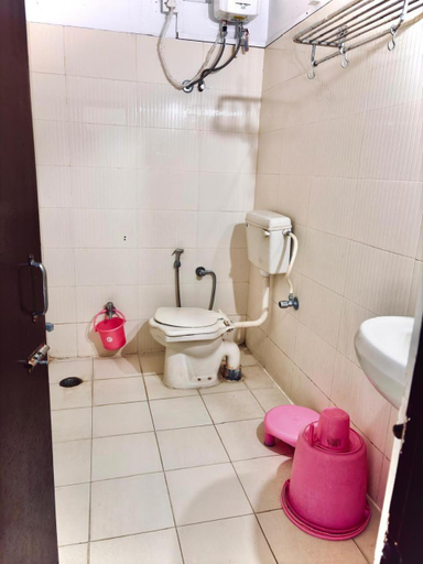 Bathroom 4, Hotel Shiv Shakti, Sirohi