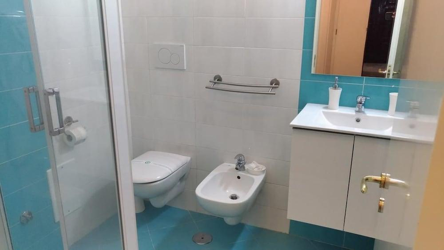 Bathroom 4, B&B Numero5, Napoli