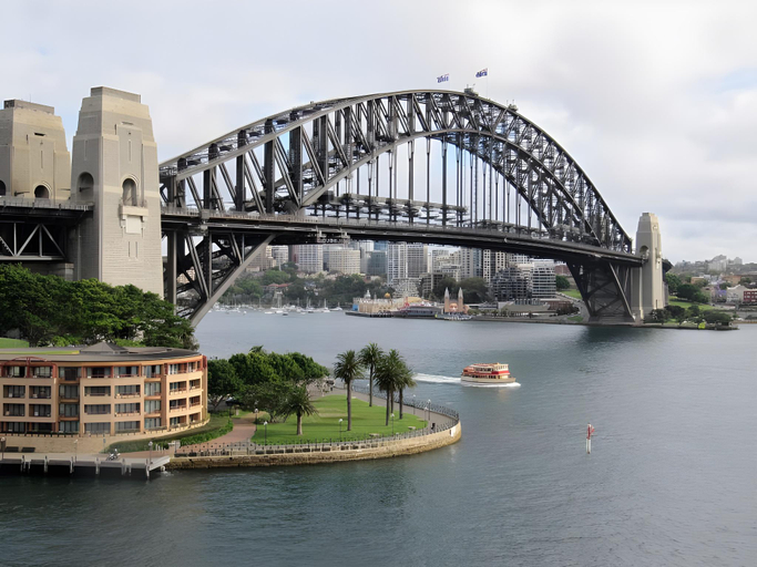 Others 5, North Shore Hotel, Sydney