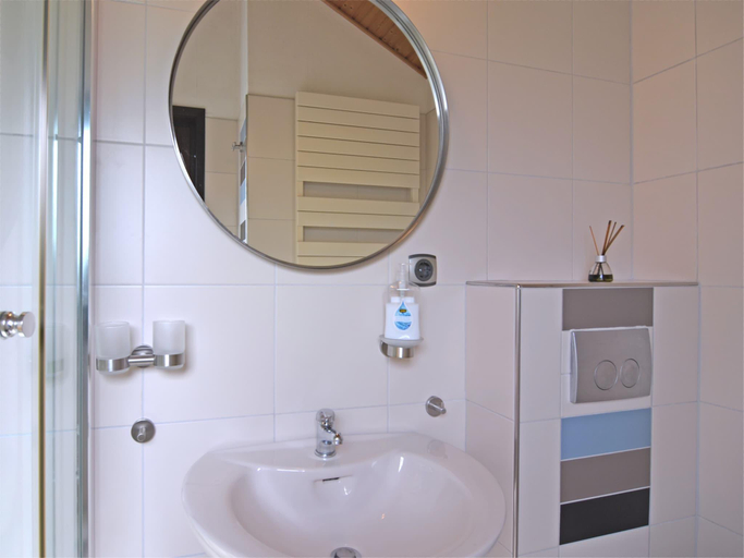 Bathroom 2, Holiday home in Mielinghausen near ski area, Hochsauerlandkreis