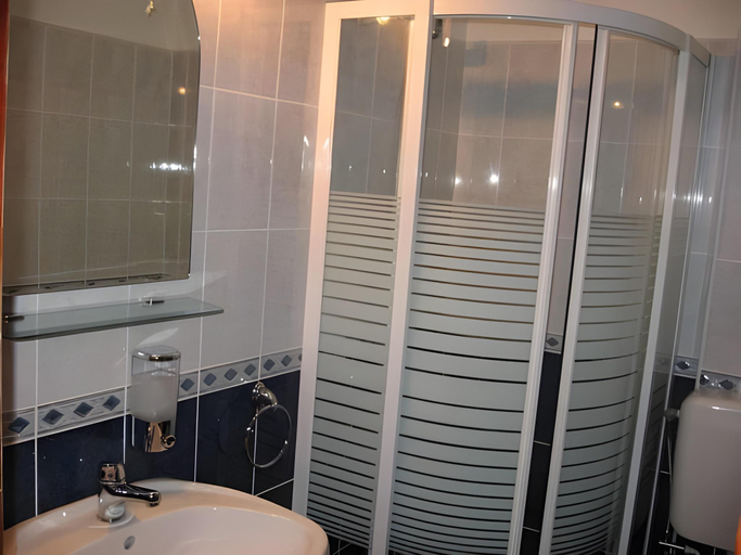 Bathroom 4, Pensiunea din Livada, Bran