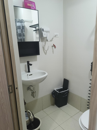Bathroom 2, Doroin Krib Staycation, Quezon City