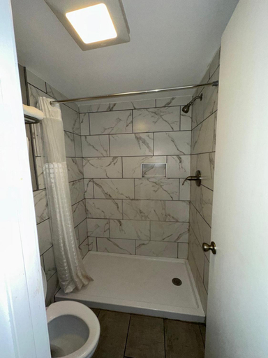Bathroom 4, JAMESON INN WINDER, Barrow