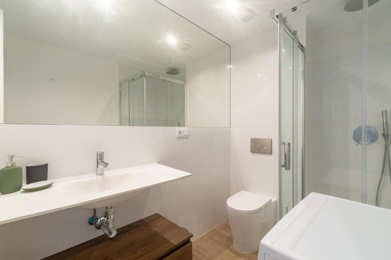 Bathroom 2, Central Market Deluxe Apartments, Valencia