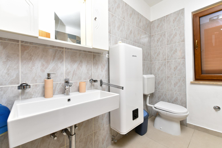 Bathroom 3, Apartment 408, Fažana