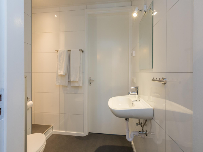 Bathroom 3, Holiday Home in Vrouwenpolder near Seabeach, Veere