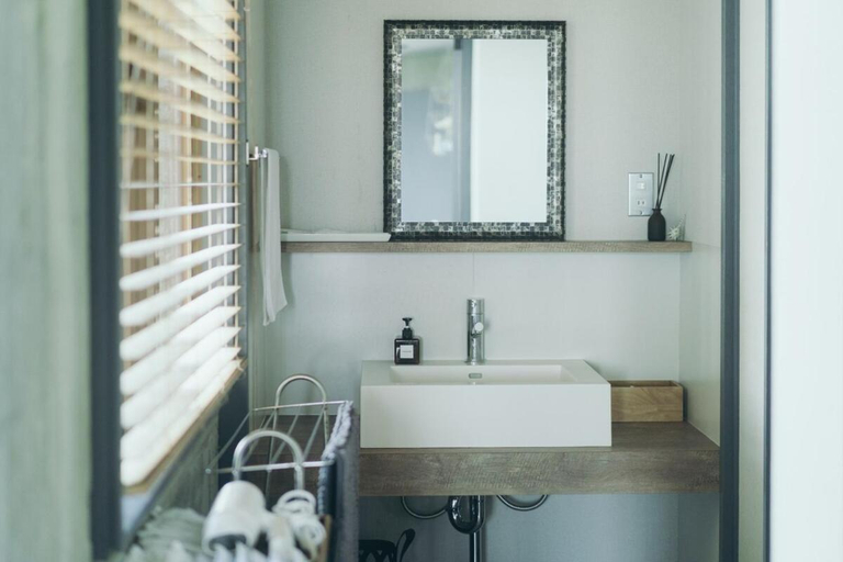 Bathroom 2, Atelier Hyakuna, Nanjō