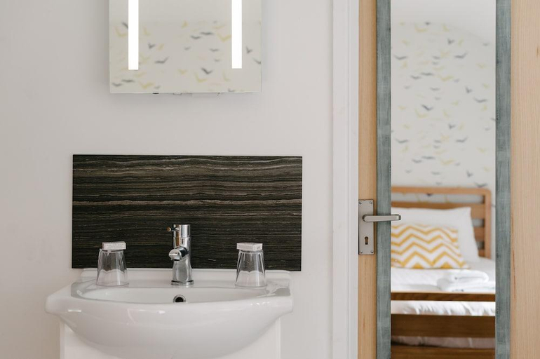 Bathroom 3, Portreath Arms, Cornwall