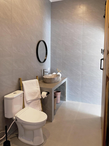 Bathroom 4, Villa Kiwi Seminyak, Badung