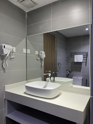 Bathroom 5, White Lodge, Langkawi