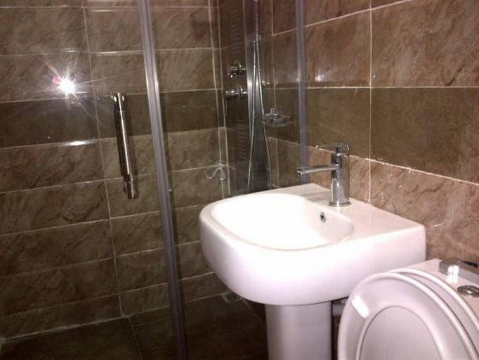 Bathroom 3, Presken Mojidi, Ikeja
