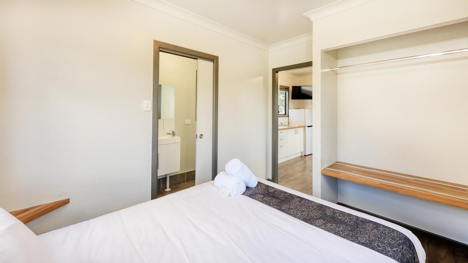 Bedroom 2, Emerald Tourist Park, Emerald