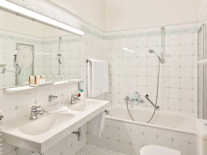 Bathroom 5, Lebenberg Schlosshotel-Kitzbühel, Kitzbühel