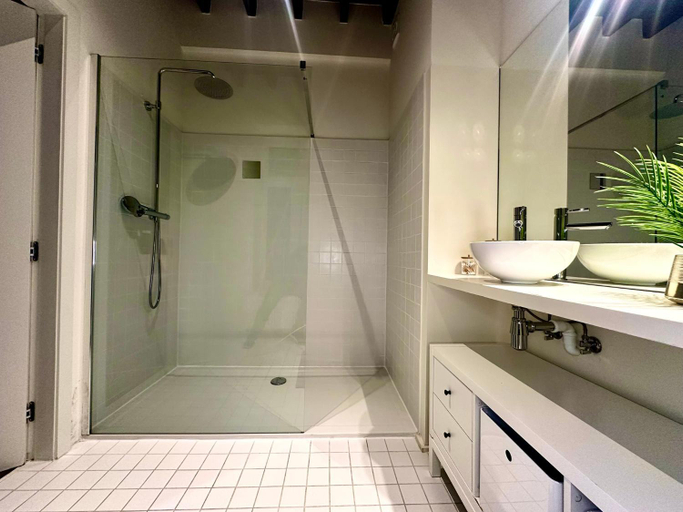 Bathroom 2, Luxury Suites Princess by Rikas Hotels, Antwerpen