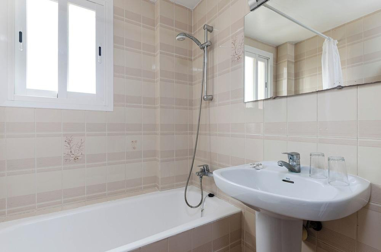 Bathroom 3, Sol y Mar Apartments, Baleares