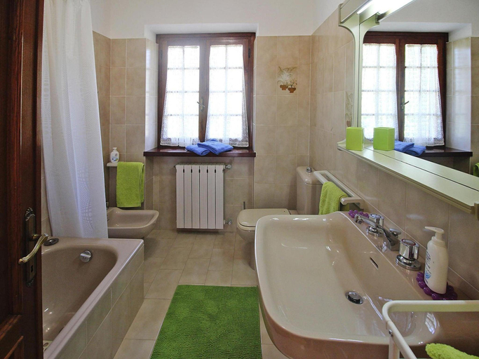 Bathroom, Holiday Home in Camaiore with Mountain Views, Lucca