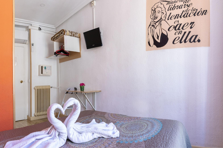 Others 5, Hostal Rober, Madrid