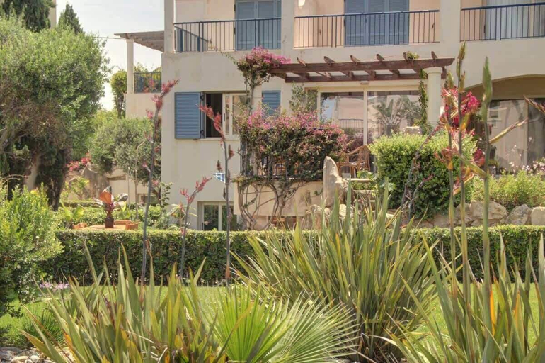 Garden 5, Villa Elias 1BR Upper Apt with Pool, Crete