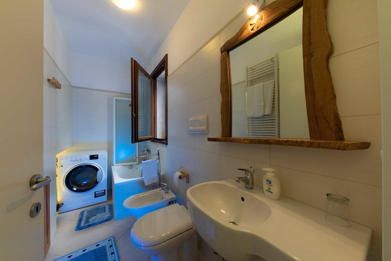 Bathroom 4, B&B La Stradella, Brindisi