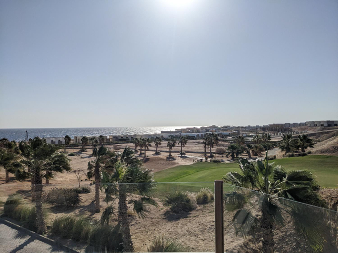 5, Sea & Golf Views 2BR Villa with Free Beach & Pool Access, Safaja