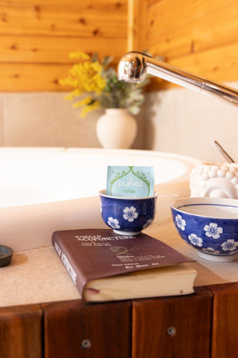 Food & Drinks 5, Zen Escape Guest House " Location 1" - Three listings - Romantic Escape, Cozy Delight,, Boondall