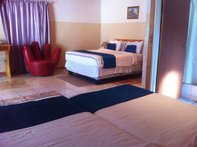 Bedroom 2, Maeto Lodge, Mahalapye