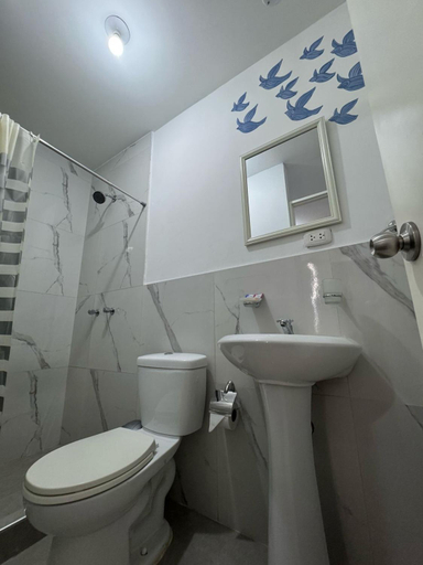 Bathroom 4, Puerta Azul Hospedaje, Lima
