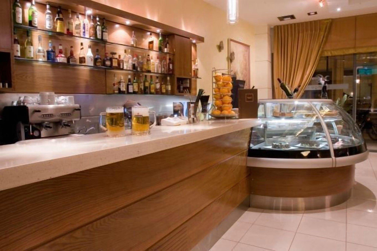 Food & Drinks 5, Crystal City Hotel, Attica