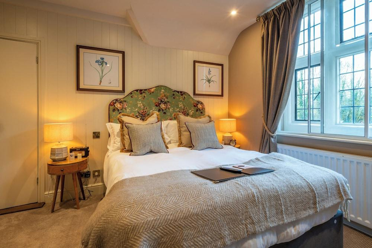 Bedroom 2, The Northey Arms, Wiltshire