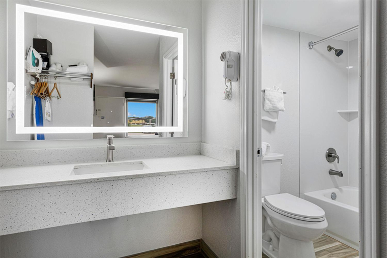 Bathroom 4, Best Western Canton Inn, Van Zandt