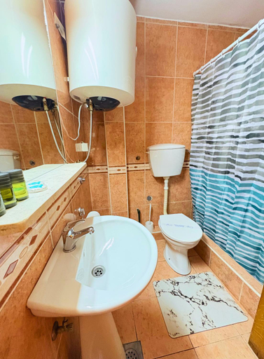 Bathroom 4, Central Hotel & Restaurant