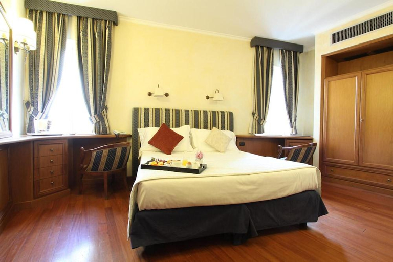 Bedroom, La Fenice Hotel, Rome