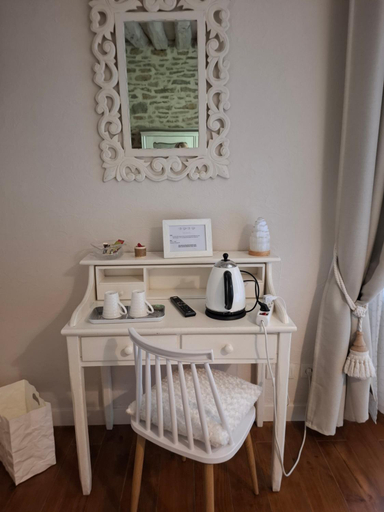 Others 5, Maison d'Eusebia, Jura