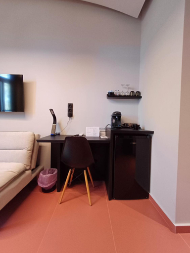 Others 4, Oikeboutique, Epirus