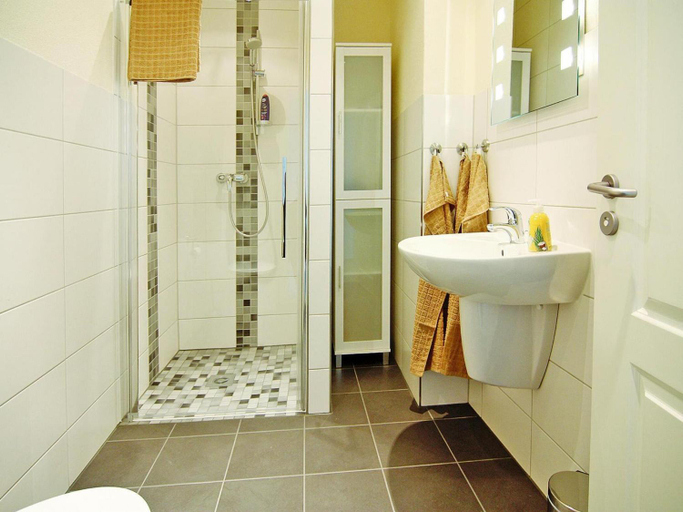 Bathroom 3, Ferienwohnung, Ribnitz-Damgarten, Vorpommern-Rügen