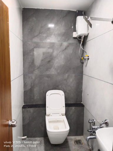 Bathroom 4, Hotel Metro, Vadodara