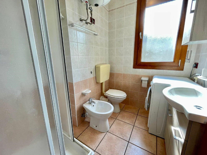 Bathroom, Relaxing Apartment in Caorle for 7, Venezia